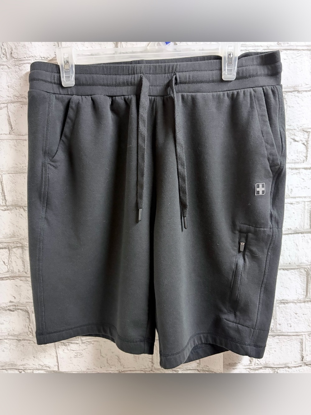 Men’s Size Medium Swiss Tech Men’s Black Athletic Drawstring Shorts